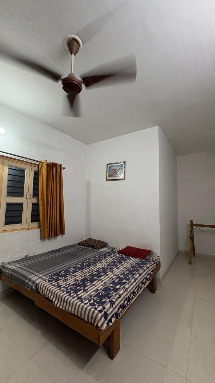 નોન એ.સી. રૂમ — યાત્રિક નિવાસ